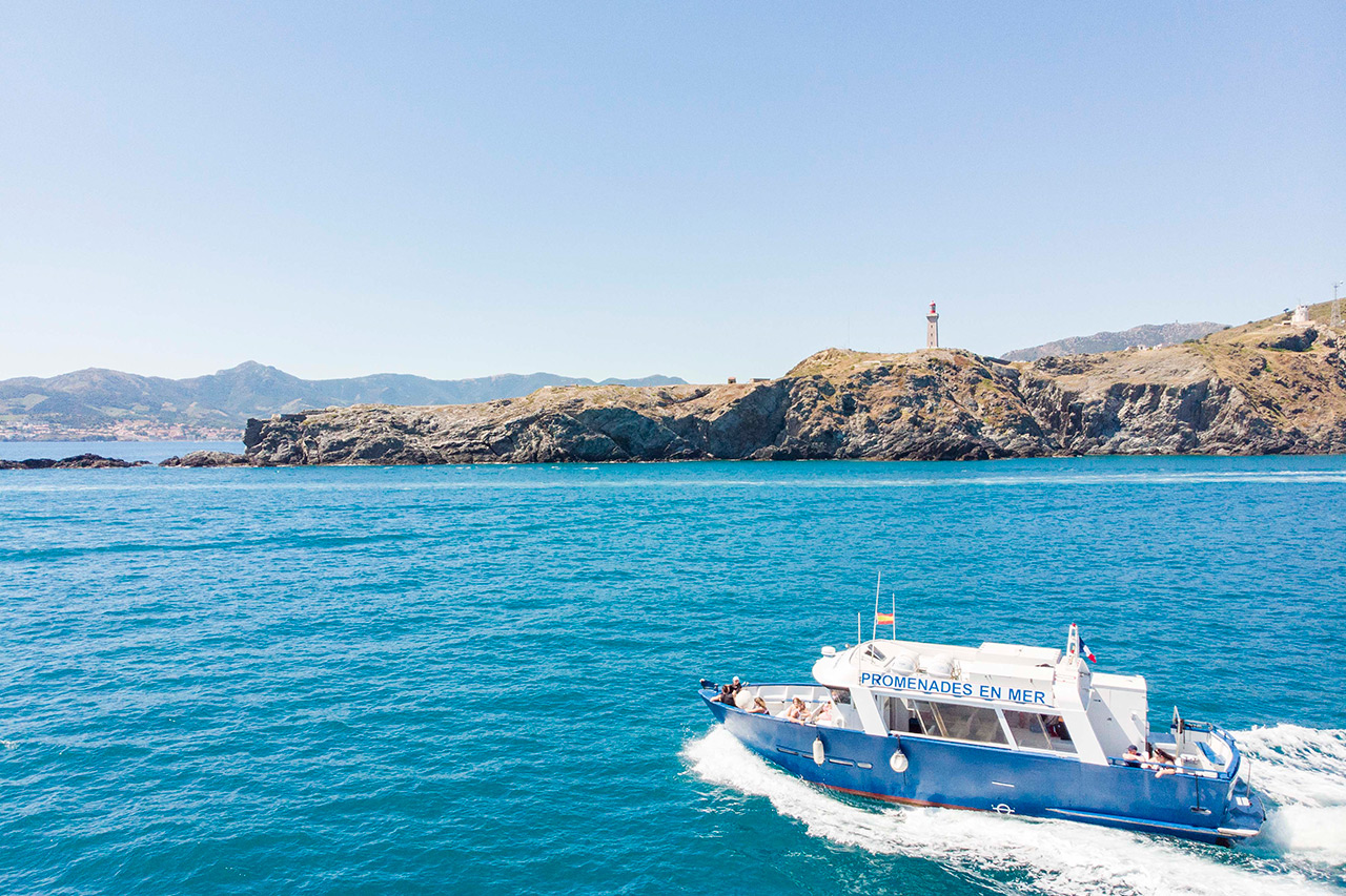 The Moby Dick boat arriving at Cap Béar